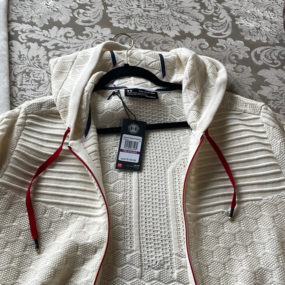 Men’s Under Armour hoodie sweater